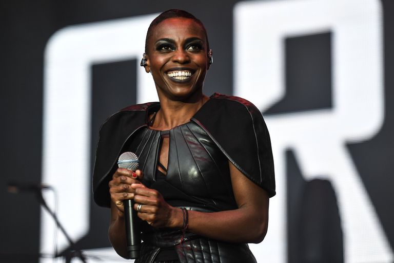 Вокалистка британской группы Morcheeba Скай Эдвардс выступает на фестивале Bosco Fresh Fest 2017 в московском музее-заповеднике Царицыно Вокалистка британской группы Morcheeba Скай Эдвардс выступает на фестивале Bosco Fresh Fest 2017 в московском музее-заповеднике Царицыно