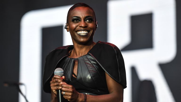Вокалистка британской группы Morcheeba Скай Эдвардс выступает на фестивале Bosco Fresh Fest 2017 в московском музее-заповеднике Царицыно