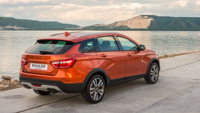 Автомобиль Lada Vesta SW Cross. Архивное фото Автомобиль Lada Vesta SW Cross. Архивное фото