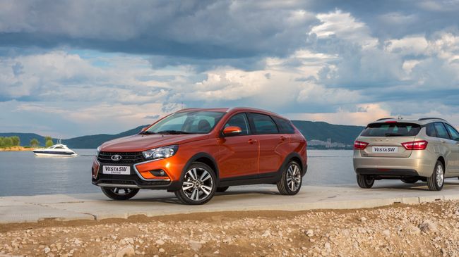 Новые универсалы Lada Vesta SW Cross (на первом плане) и Lada Vesta SW автоконцерна ПАО АВТОВАЗ Новые универсалы Lada Vesta SW Cross (на первом плане) и Lada Vesta SW автоконцерна ПАО АВТОВАЗ