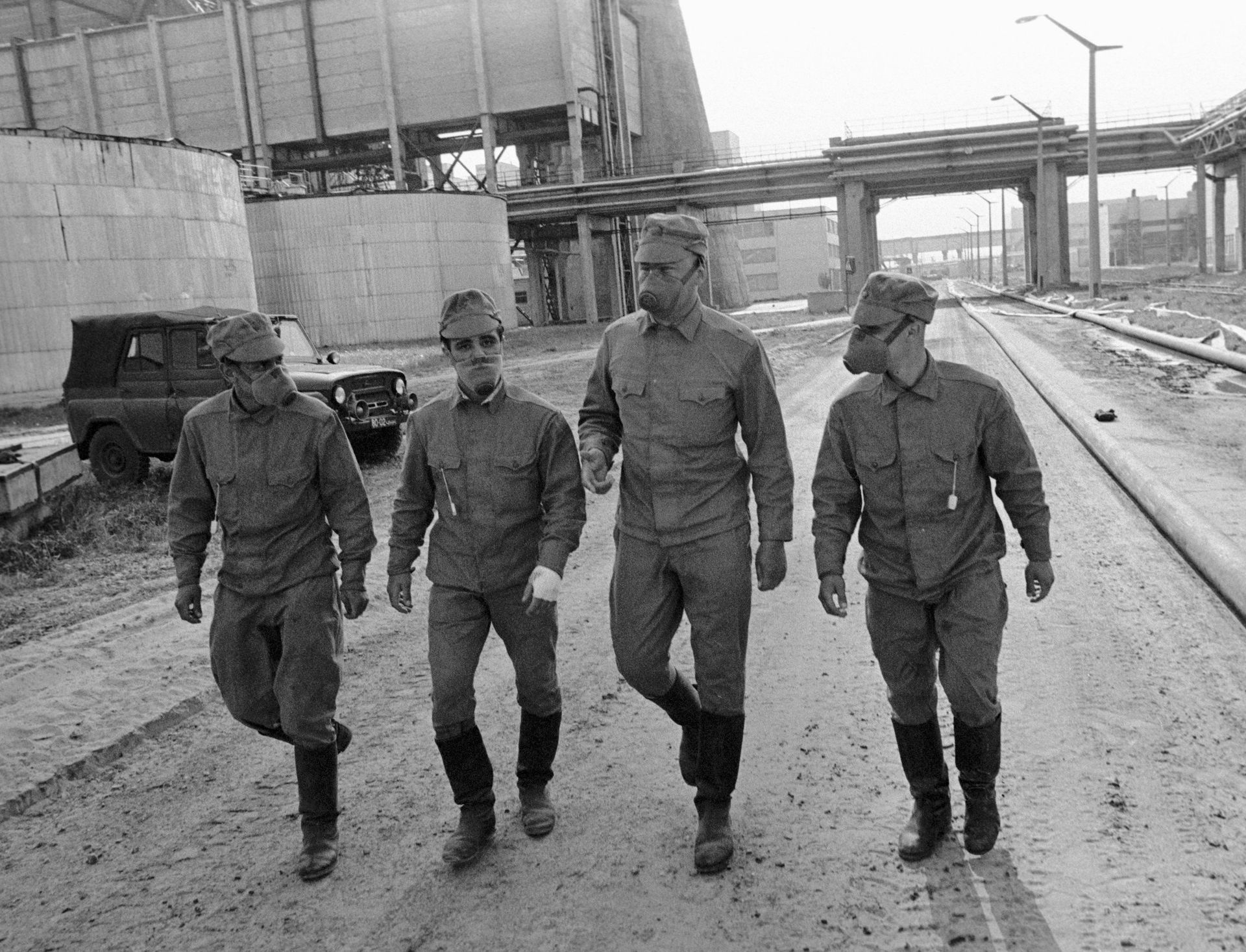 Дезактивацией территории ЧАЭС. 26 апреля 1986 Дезактивацией территории ЧАЭС. 26 апреля 1986 - РИА Новости, 1920, 10.07.2025