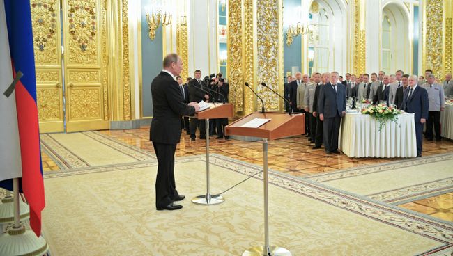 Президент РФ Владимир Путин выступает на встрече с выпускниками высших военных учебных заведений. 28 июня 2017 Президент РФ Владимир Путин выступает на встрече с выпускниками высших военных учебных заведений. 28 июня 2017
