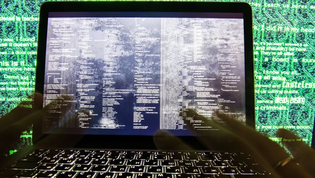 Вирус-вымогатель атаковал IT-системы компаний в разных странах Вирус-вымогатель атаковал IT-системы компаний в разных странах