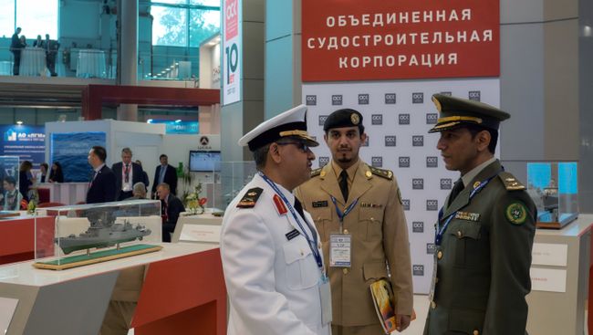 Стенд Объединенной судостроительной корпорации на Международном Военно-Морском салоне в Санкт-Петербурге. 28 июня 2017