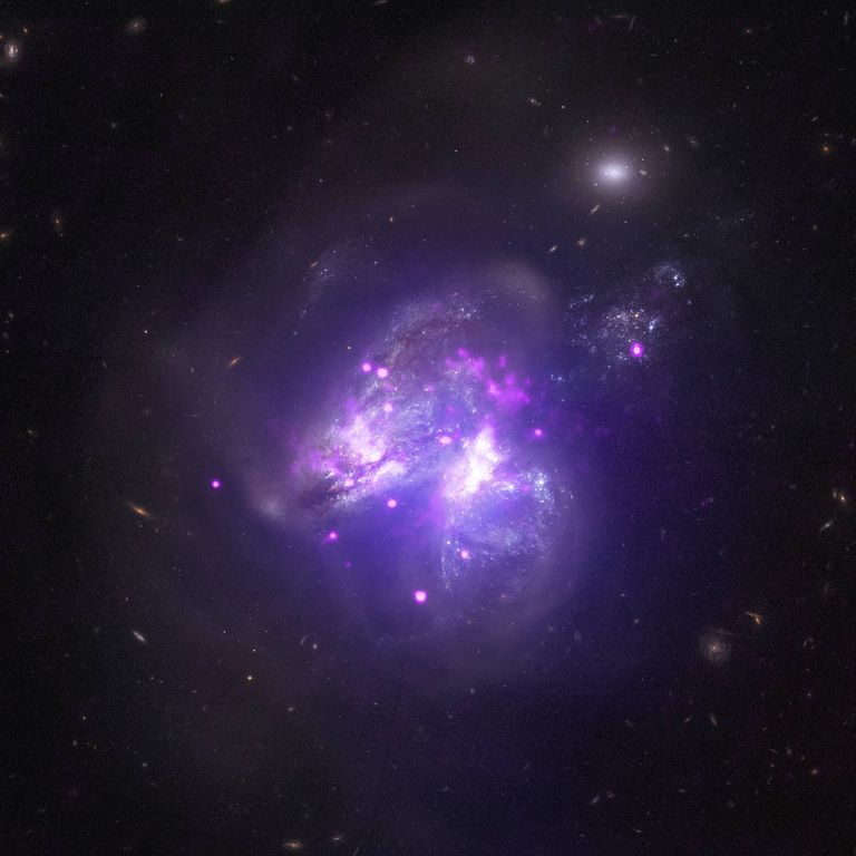 Сливающиеся галактики Arp 299 снятые телескопом Чандра Сливающиеся галактики Arp 299 снятые телескопом Чандра