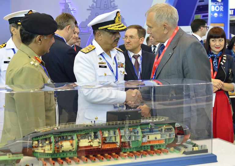 Делегация Пакистана на международном военно-морском салоне в Санкт-Петербурге 2017 Делегация Пакистана на международном военно-морском салоне в Санкт-Петербурге 2017