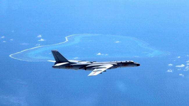Китайский бомбардировщик Xian H-6K. Архивное фото Китайский бомбардировщик Xian H-6K. Архивное фото