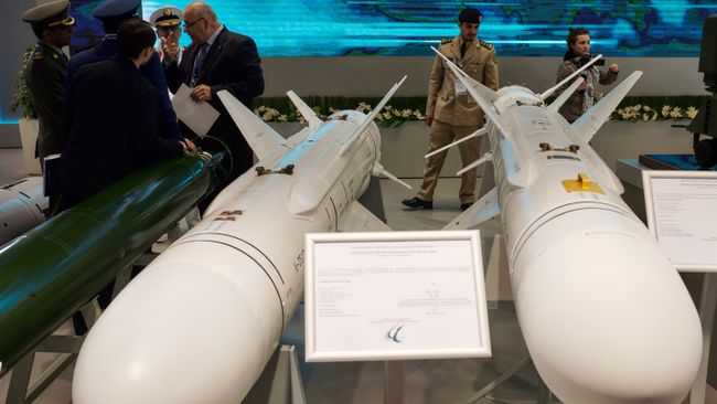 Международный военно-морской салон в Санкт-Петербурге. Архивное фото Международный военно-морской салон в Санкт-Петербурге. Архивное фото