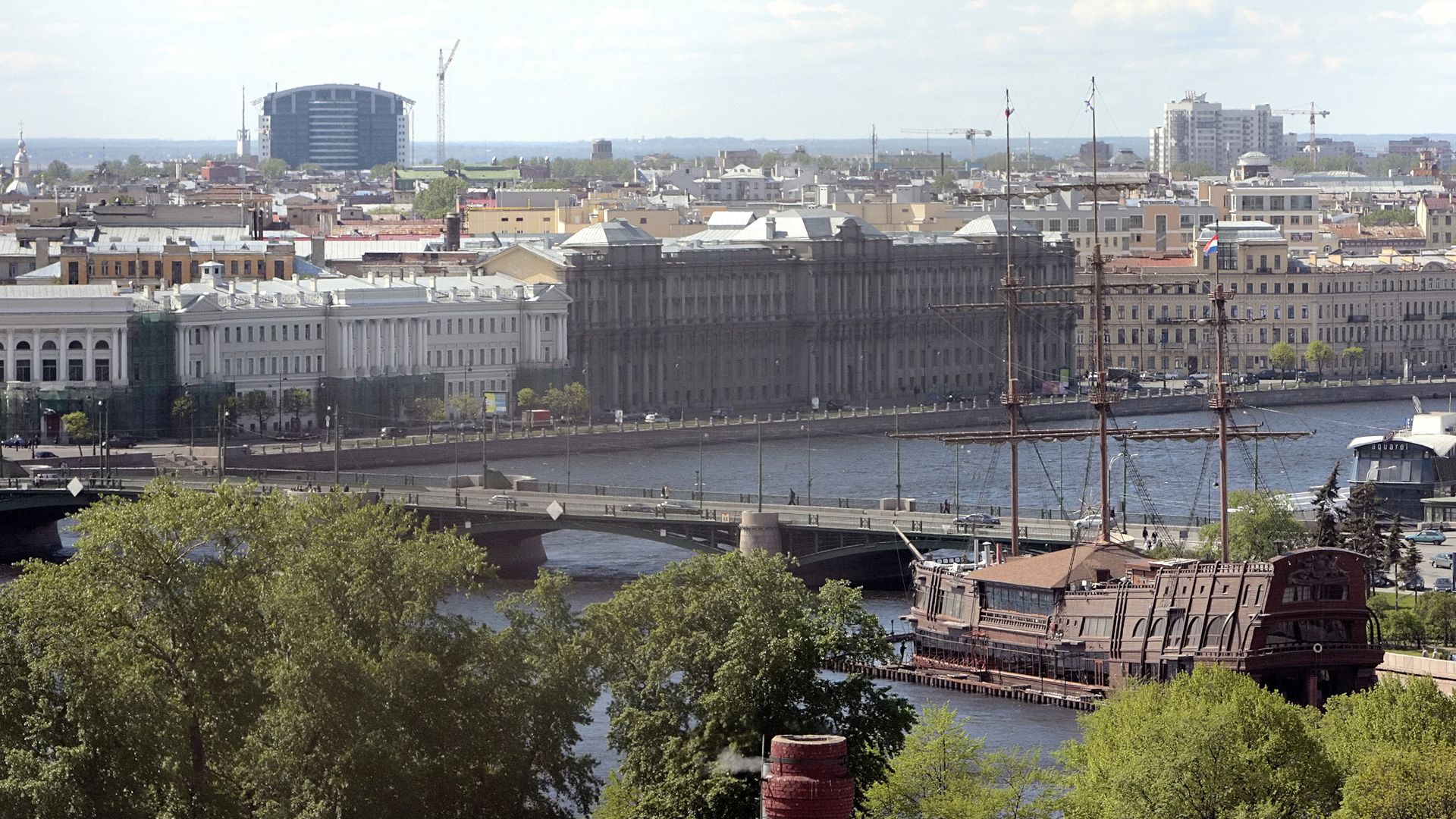 Вид на Биржевой мост с колокольни Петропавловской крепости - РИА Новости, 1920, 21.10.2021