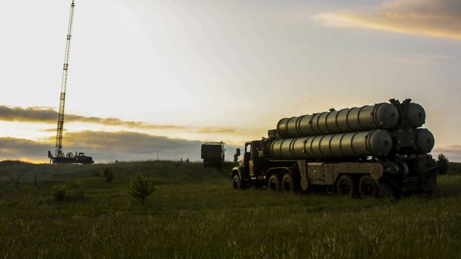 Зенитные ракетные комплексы С-300. Архивное фото Зенитные ракетные комплексы С-300. Архивное фото