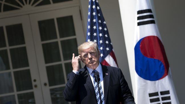 Дональд Трамп во время пресс-конференции с президентом Южной Кореи Мун Чжэ Ином в Вашингтоне. 30 июня 2017 Дональд Трамп во время пресс-конференции с президентом Южной Кореи Мун Чжэ Ином в Вашингтоне. 30 июня 2017
