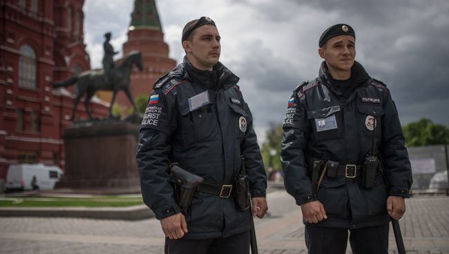 Полицейские Алексей Кузнецов и Сергей Молокоедов Полицейские Алексей Кузнецов и Сергей Молокоедов