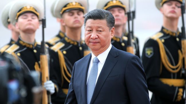 Председатель Китайской Народной Республики Си Цзиньпин во время встречи в аэропорту Внуково -2. 3 июля 2017 Председатель Китайской Народной Республики Си Цзиньпин во время встречи в аэропорту Внуково -2. 3 июля 2017