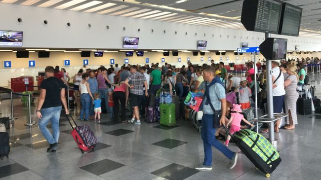 Зона отлета аэропорта болгарского города Бургас Зона отлета аэропорта болгарского города Бургас
