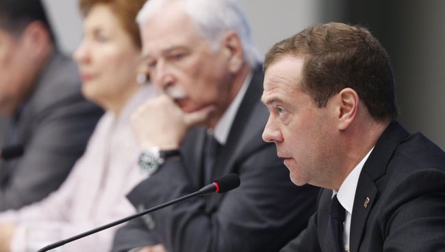 Председатель правительства РФ Дмитрий Медведев на заседании программной комиссии партии Единая Россия. 4 июля 2017