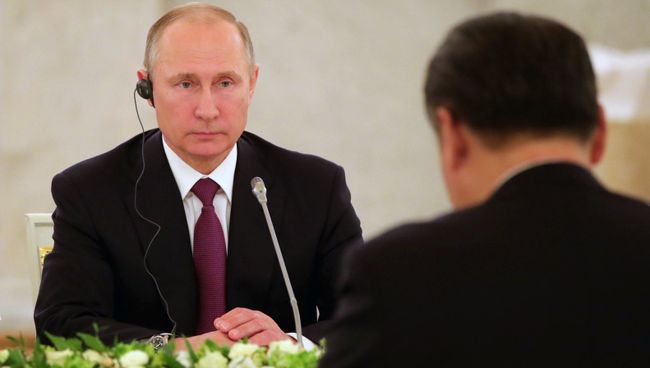 Президент РФ Владимир Путин во время российско-китайских переговоров. 4 июля 2017 Президент РФ Владимир Путин во время российско-китайских переговоров. 4 июля 2017