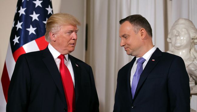 Президент США Дональд Трамп и президент Польши Анджей Дуда во время встречи в Варшаве. 6 июля 2017