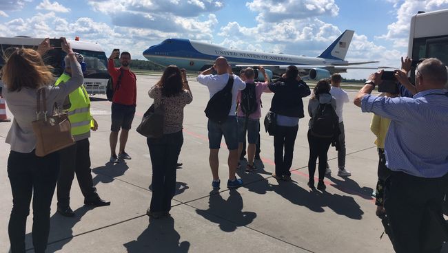 Самолет президента США Дональда Трампа в аэропорту Варшавы Самолет президента США Дональда Трампа в аэропорту Варшавы