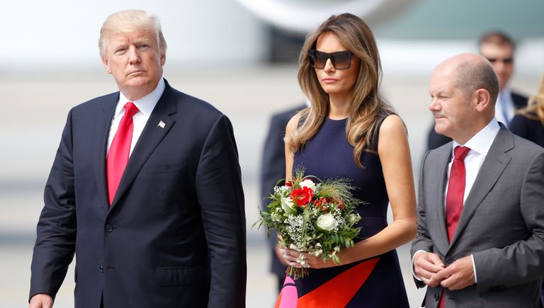 Президент США Дональд Трамп и первая леди Меланья Трамп в аэропорту Гамбурга. 6 июля 2017