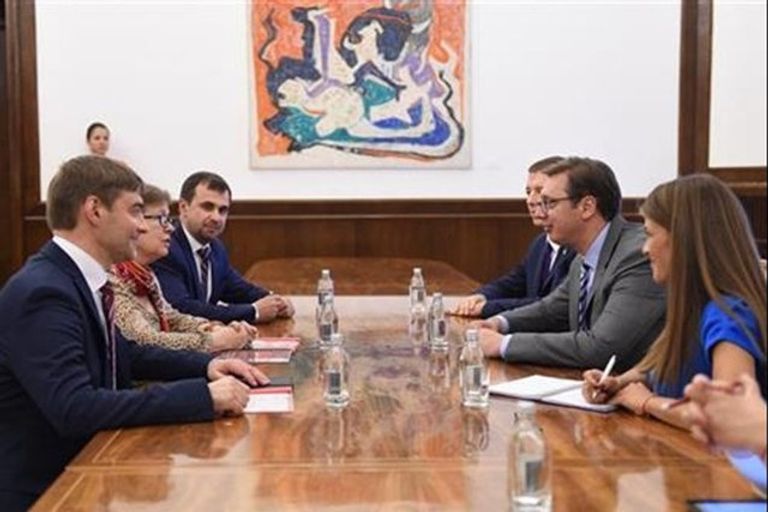 Сопредседатель Зиновьевского клуба МИА Россия сегодня Ольга Зиновьева во время встречи с президентом Сербии Александром Вучичем Сопредседатель Зиновьевского клуба МИА Россия сегодня Ольга Зиновьева во время встречи с президентом Сербии Александром Вучичем