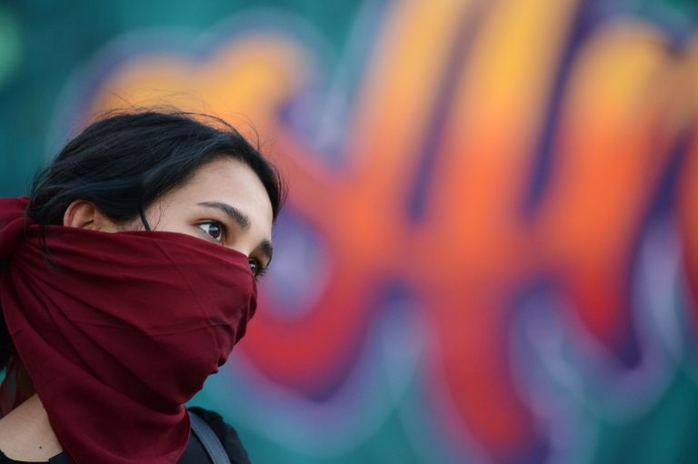 Участница акции протеста в преддверии саммита G20 в Гамбурге Участница акции протеста в преддверии саммита G20 в Гамбурге