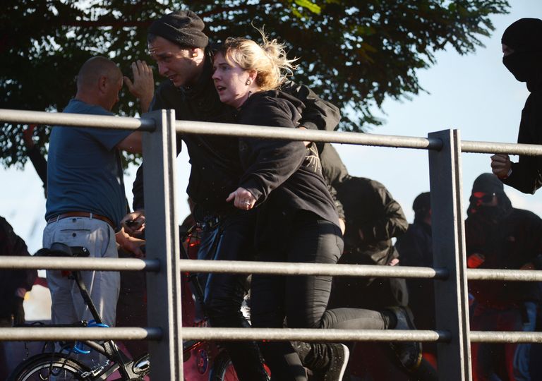 Участники акции протеста в преддверии саммита G20 в Гамбурге Участники акции протеста в преддверии саммита G20 в Гамбурге