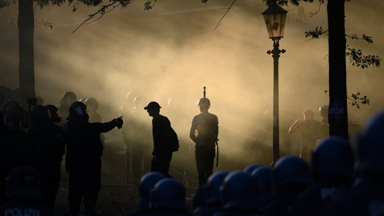 Во время акции протеста в преддверии саммита G20 в Гамбурге Во время акции протеста в преддверии саммита G20 в Гамбурге