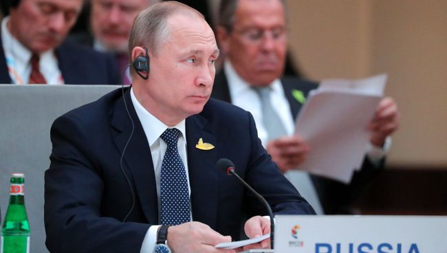 Президент РФ Владимир Путин на встрече лидеров стран БРИКС в преддверии саммита Группы двадцати G20 в Гамбурге. 7 июля 2017 Президент РФ Владимир Путин на встрече лидеров стран БРИКС в преддверии саммита Группы двадцати G20 в Гамбурге. 7 июля 2017