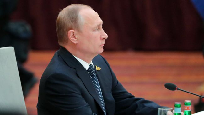 Президент РФ Владимир Путин на встрече лидеров стран БРИКС в преддверии саммита Группы двадцати G20 в Гамбурге. 7 июля 2017 Президент РФ Владимир Путин на встрече лидеров стран БРИКС в преддверии саммита Группы двадцати G20 в Гамбурге. 7 июля 2017