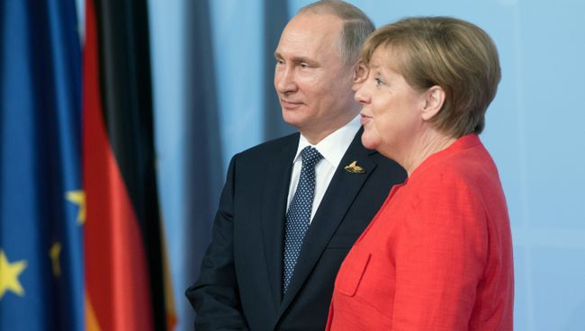 Президент РФ Владимир Путин и канцлер Германии Ангела Меркель. Архивное фото