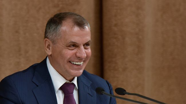Председатель Госсовета Крыма Владимир Константинов во время представления новых министров, назначенных Госсоветом Крыма на внеочередной сессии. 7 июля 2017