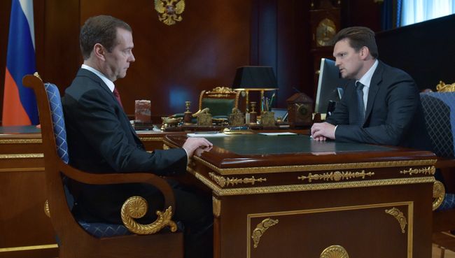 Премьер-министр РФ Дмитрий Медведев и Николай Подгузов. 7 июля 2017 Премьер-министр РФ Дмитрий Медведев и Николай Подгузов. 7 июля 2017