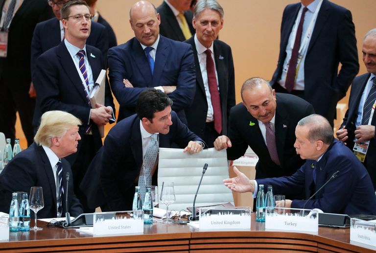 Президент США Дональд Трамп и президент Турции Реджеп Тайип Эрдоган во время саммита G20 в Гамбурге. 7 июля 2017 Президент США Дональд Трамп и президент Турции Реджеп Тайип Эрдоган во время саммита G20 в Гамбурге. 7 июля 2017