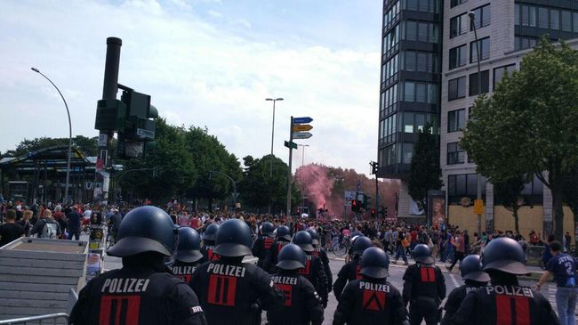 Протесты во время саммита G20 в Гамбурге Протесты во время саммита G20 в Гамбурге