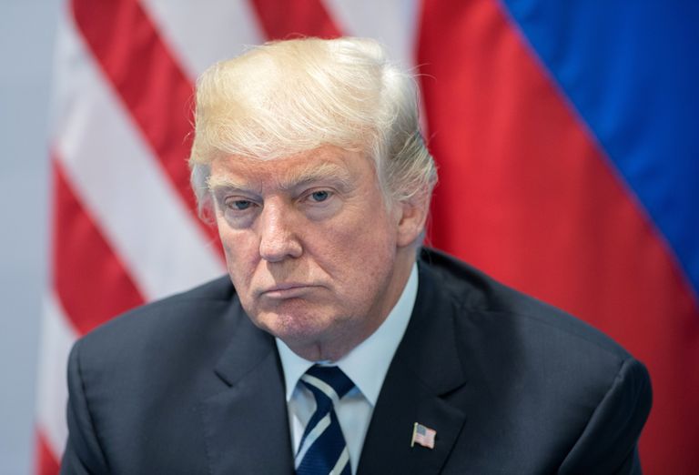 Президент США Дональд Трамп во время беседы с президентом РФ Владимиром Путиным на полях саммита лидеров Группы двадцати G20 в Гамбурге. 7 июля 2017 Президент США Дональд Трамп во время беседы с президентом РФ Владимиром Путиным на полях саммита лидеров Группы двадцати G20 в Гамбурге. 7 июля 2017
