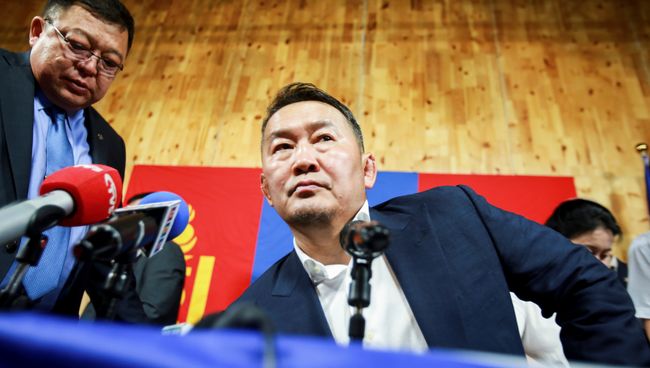 Кандидат от Демократической партии Халтмаагийн Баттулга во время-пресс-конференции. 8 июля 2017 Кандидат от Демократической партии Халтмаагийн Баттулга во время-пресс-конференции. 8 июля 2017