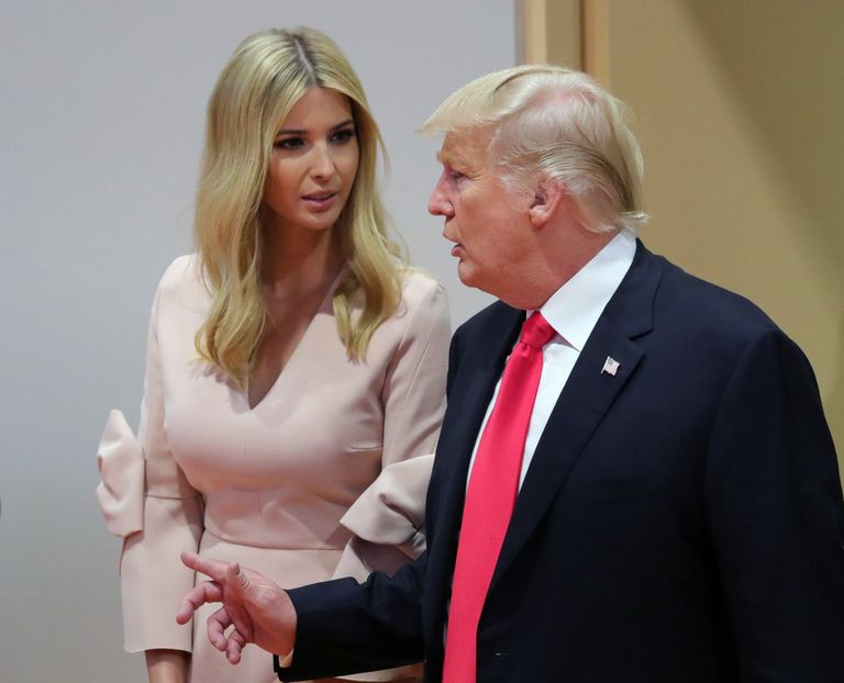 Дочь президента США Иванка Трамп и президент США Дональд Трамп на саммите Группы двадцати в Гамбурге. 8 июля 2017 Дочь президента США Иванка Трамп и президент США Дональд Трамп на саммите Группы двадцати в Гамбурге. 8 июля 2017