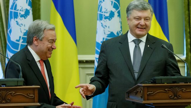 Генеральный секретарь ООН Антонио Гутерреш на совместной пресс-конференции с президентом Украины Петром Порошенко в Киеве 9 июля 2017 Генеральный секретарь ООН Антонио Гутерреш на совместной пресс-конференции с президентом Украины Петром Порошенко в Киеве 9 июля 2017