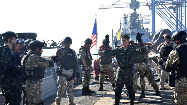 Военнослужащие США на военных учениях Sea Breeze. Архивное фото Военнослужащие США на военных учениях Sea Breeze. Архивное фото