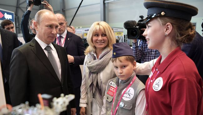 Президент РФ Владимир Путин на 8-й Международной промышленной выставке Иннопром - 2017 Президент РФ Владимир Путин на 8-й Международной промышленной выставке Иннопром - 2017
