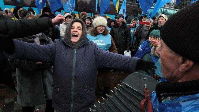 Митинг Партии регионов у здания Верховной Рады в Киеве. Архивное фото Митинг Партии регионов у здания Верховной Рады в Киеве. Архивное фото