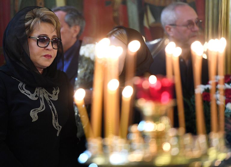 Председатель Совета Федерации Валентина Матвиенко в Елоховском соборе во время отпевания художника Ильи Глазунова Председатель Совета Федерации Валентина Матвиенко в Елоховском соборе во время отпевания художника Ильи Глазунова