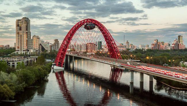 Живописный мост на северо-западе Москвы