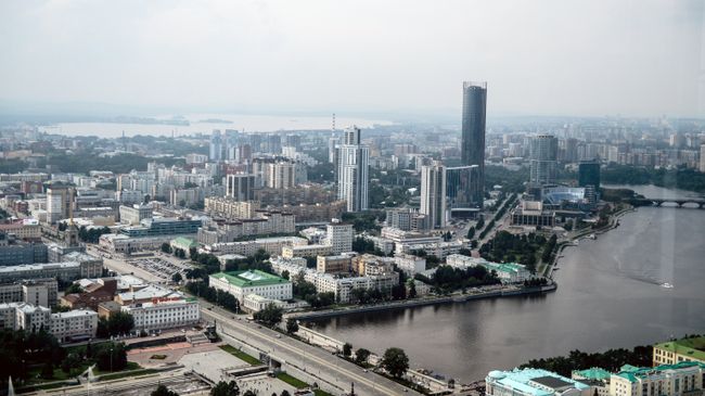 Вид на Екатеринбург со смотровой площадки бизнес-центра Высоцкий Вид на Екатеринбург со смотровой площадки бизнес-центра Высоцкий