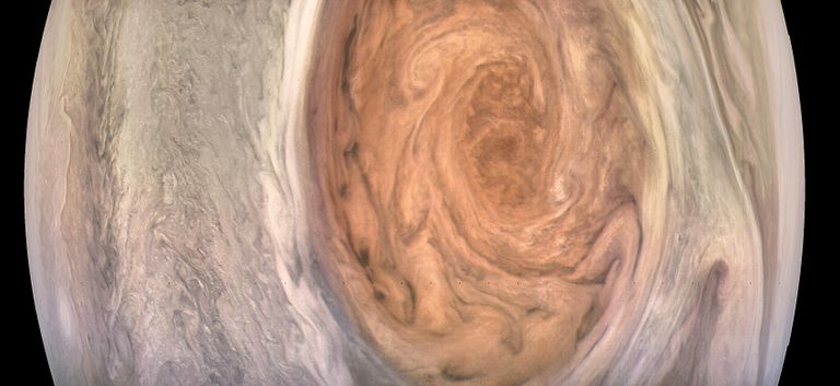 Фотография Великого красного пятна Юпитера, полученная зондом Juno 10 июля этого года