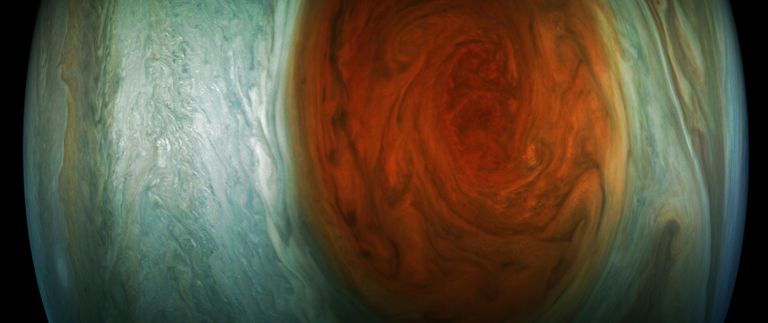 Фотография Великого красного пятна Юпитера, полученная зондом Juno 10 июля этого года Фотография Великого красного пятна Юпитера, полученная зондом Juno 10 июля этого года