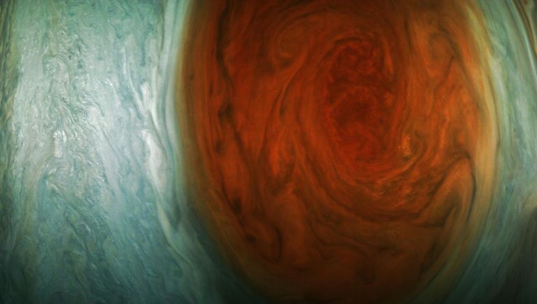 Фотография Великого красного пятна Юпитера, полученная зондом Juno 10 июля этого года Фотография Великого красного пятна Юпитера, полученная зондом Juno 10 июля этого года