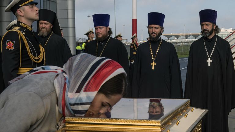 Встреча ковчега с мощами святителя Николая Чудотворца в аэропорту Пулково в Санкт-Петербурге Встреча ковчега с мощами святителя Николая Чудотворца в аэропорту Пулково в Санкт-Петербурге