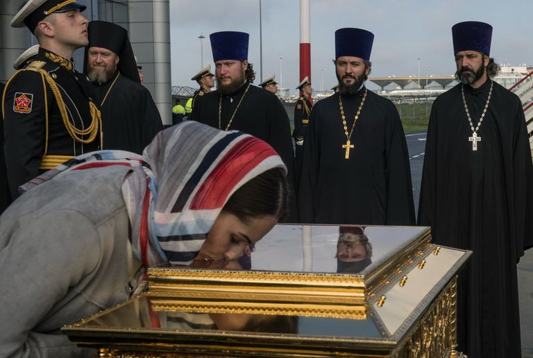 Встреча ковчега с мощами святителя Николая Чудотворца в аэропорту Пулково в Санкт-Петербурге Встреча ковчега с мощами святителя Николая Чудотворца в аэропорту Пулково в Санкт-Петербурге