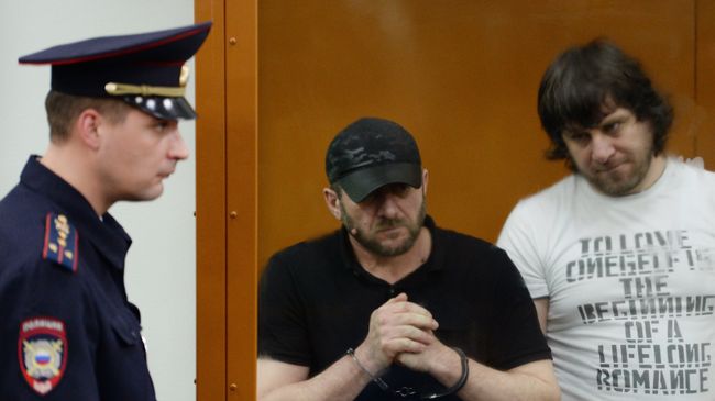 Хамзат Бахаев и Темирлан Эскерханов во время оглашения приговора